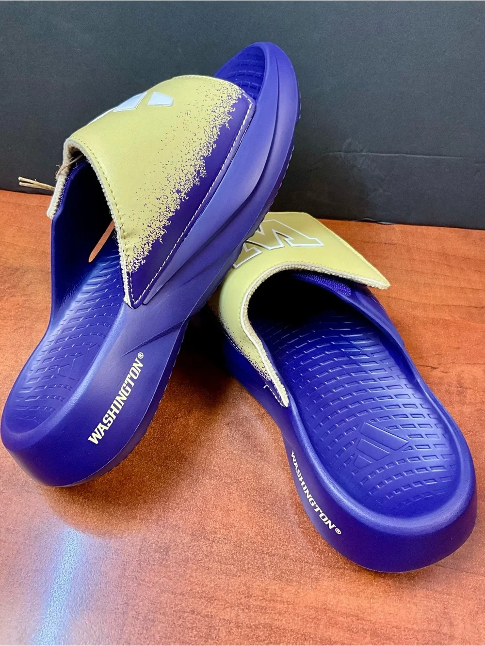 Unisex Adidas Lightblaze Slide Washington Huskies (SKU IH7123) women’s size 7